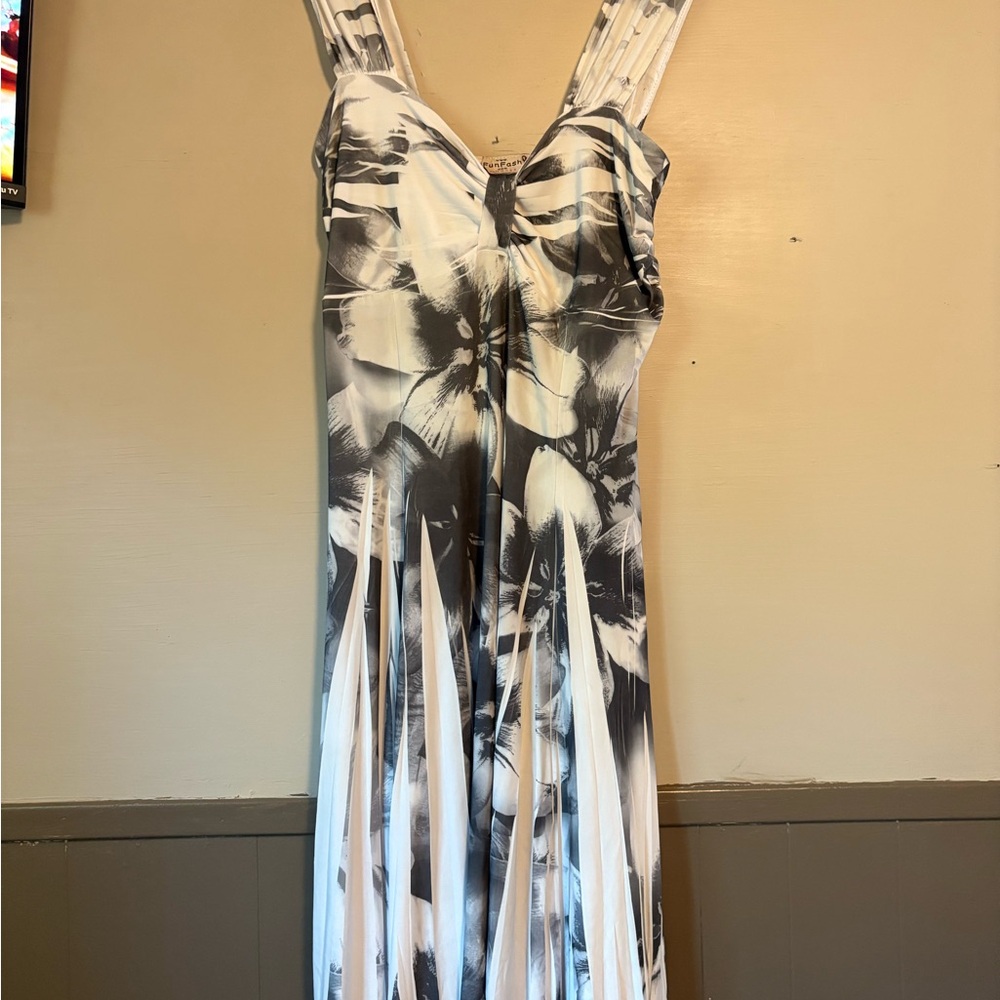 FunFash Black and White Strapless Floral Dress